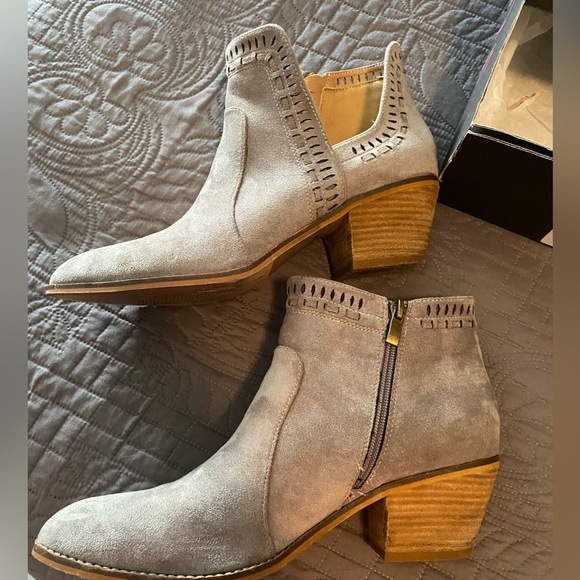 Boutique by Corkys Grey Index boots. Size 11 - Picture 6 of 7
